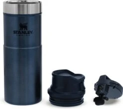 Stanley Trigger-Action Travel Mug 0.47L - Thermosfles - Nightfall -Drinkwater Apparaat Winkel 1200x1061