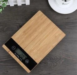 Merkloos Keukenweegschaal - Digitale Precisie - Bamboe Hout - Tare Functie - Keukenweegschaal - Digitaal- Duurzaam Bamboe - Tot 5KG - Keukenweegschaal Bamboe - Digitale Precisie Weegschaal - TipTouch Toetsen - Tot 5000 Gram - Bruin -Drinkwater Apparaat Winkel 1200x1165 1