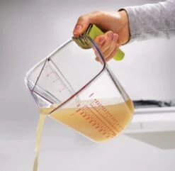 Joseph Joseph Maatbeker - Inhoud 1 L - 2 In 1 - Transparant 21 Joseph Joseph Maatbeker - Inhoud 1 L - 2 In 1 - Transparant -Drinkwater Apparaat Winkel 1200x1169 4