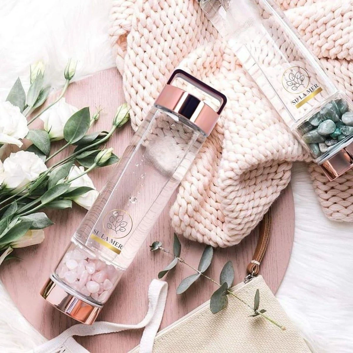 Duurzame Waterfles Met Kristal - Roségoud - Roestvrij Staal - Rozenkwarts Edelstenen - Verrijkt En Verzacht Water - Inclusief Thee/fruit Infuser - Edelstenen - 550 Ml - Waterfles - Drinkfles 1 Duurzame Waterfles Met Kristal - Roségoud - Roestvrij Staal - Rozenkwarts Edelstenen - Verrijkt En Verzacht Water - Inclusief Thee/fruit Infuser - Edelstenen - 550 Ml - Waterfles - Drinkfles