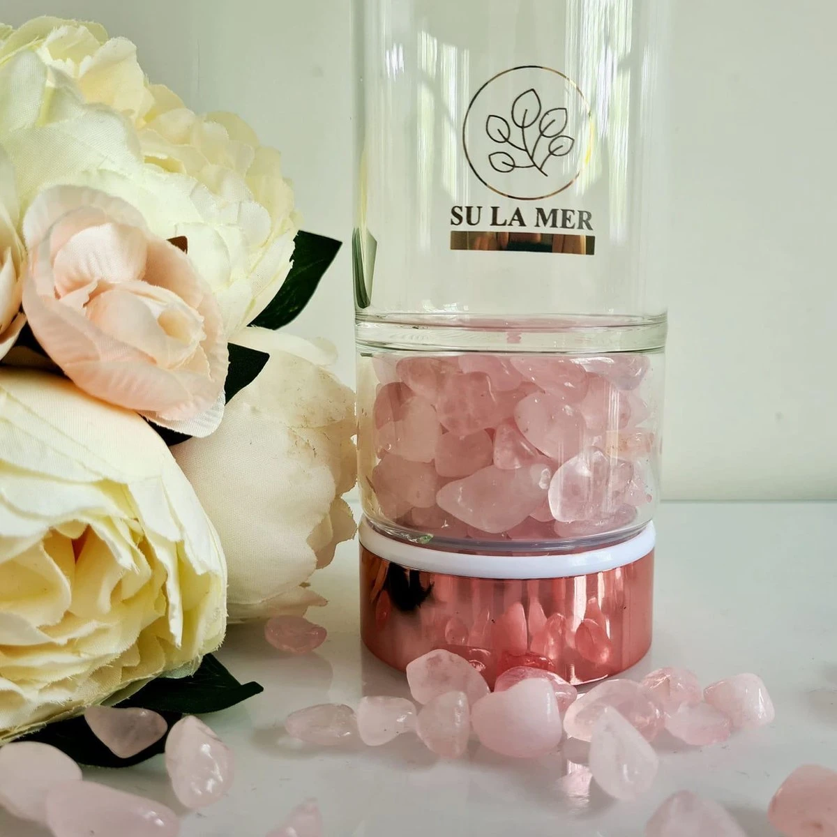 Duurzame Waterfles Met Kristal - Roségoud - Roestvrij Staal - Rozenkwarts Edelstenen - Verrijkt En Verzacht Water - Inclusief Thee/fruit Infuser - Edelstenen - 550 Ml - Waterfles - Drinkfles 9 Duurzame Waterfles Met Kristal - Roségoud - Roestvrij Staal - Rozenkwarts Edelstenen - Verrijkt En Verzacht Water - Inclusief Thee/fruit Infuser - Edelstenen - 550 Ml - Waterfles - Drinkfles - Afbeelding 9