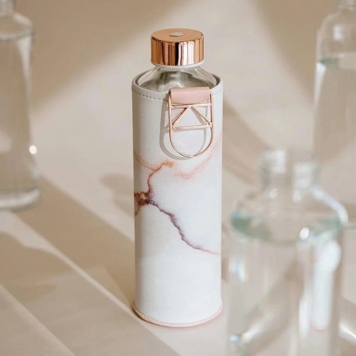 Equa Glazen Waterfles - Lava - 750 Ml - Mismatch Met Hoes - Imitatieleer - BPA Vrij 8 Equa Glazen Waterfles - Lava - 750 Ml - Mismatch Met Hoes - Imitatieleer - BPA Vrij - Afbeelding 8