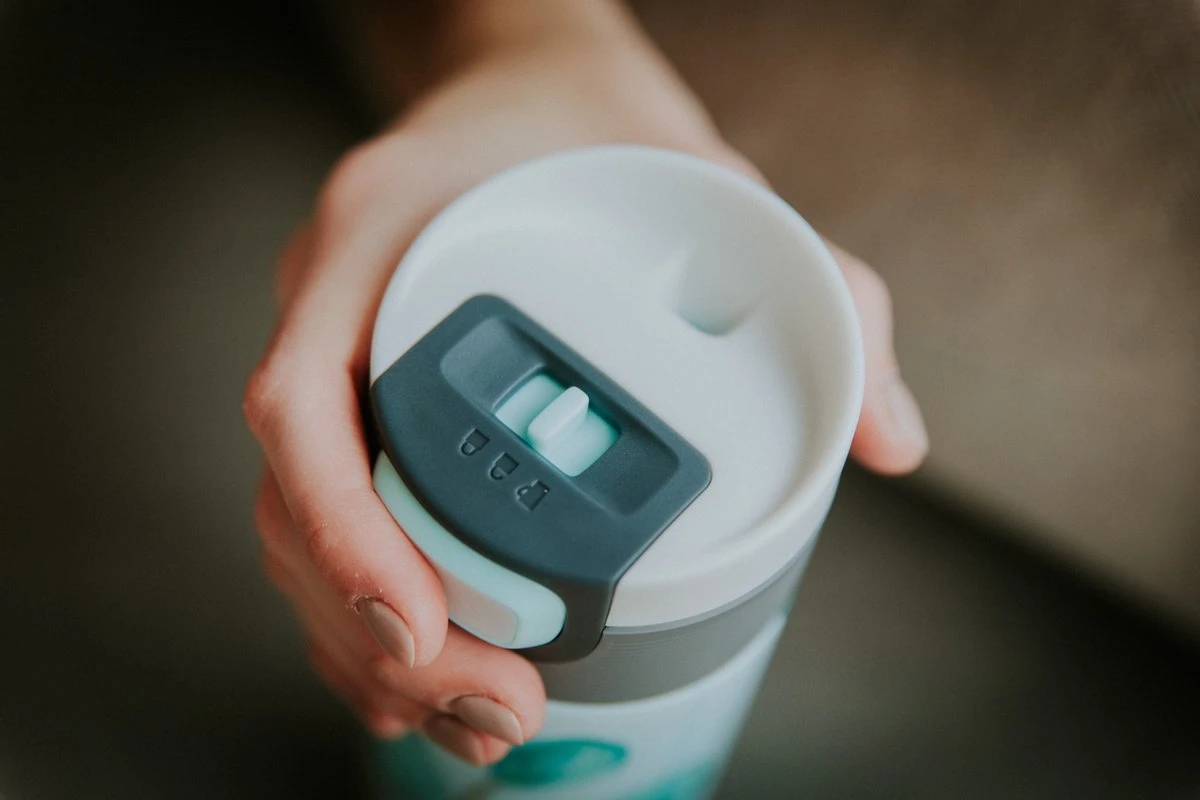 Kambukka Etna Thermosbeker 500 Ml - Makkelijk Reinigen - Lekvrije Koffiebeker - Eucalyptus Leaves 2 Kambukka Etna Thermosbeker 500 Ml - Makkelijk Reinigen - Lekvrije Koffiebeker - Eucalyptus Leaves - Afbeelding 2