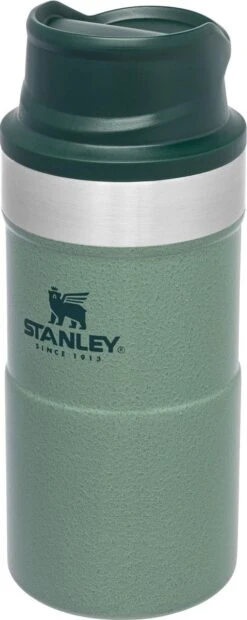 Stanley The Trigger-Action Travel Mug 0,25L - Thermosfles - Hammertone Green -Drinkwater Apparaat Winkel 478x1200 1