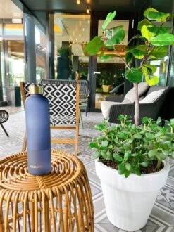 Aquachic - 1L Waterfles Met 2 Doppen En Tijdsmarkeringen - Lekvrij & Licht - Duurzaam - Nederlands Merk - Drink Fles / Bidon- Blauw 1 Liter -Drinkwater Apparaat Winkel 899x1200 7