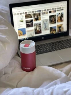 Kambukka Olympus Thermosbeker 300 Ml - Makkelijk Reinigen - Lekvrije Koffiebeker - RVS - Cherry Cake 17 Kambukka Olympus Thermosbeker 300 Ml - Makkelijk Reinigen - Lekvrije Koffiebeker - RVS - Cherry Cake -Drinkwater Apparaat Winkel 900x1200 6