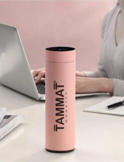 Slimme Thermosfles Met LCD Temperatuur Display - Curver Isolatiefles 500 ML - Rubber Coating - Dubbelwandige Thermosfles - Thermosbeker - Isoleerfles - Thermoskan - Travel Mug - Bidon Drinkfles - Koffiebeker - Drinkflessen - RVS - Smart Thermos -Drinkwater Apparaat Winkel 915x1200